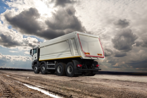 TIPPER (DUMP) TRUCKS 